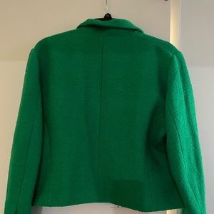 Brand new with tag blazer from zara. Size is XXl in US.